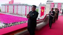 Gigantesco desfile a la gloria de líder norcoreano