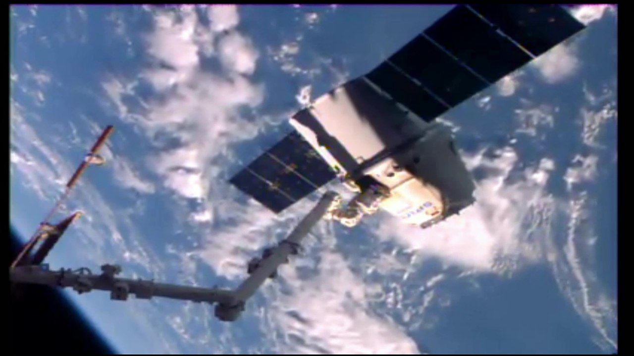 Timelapse of SpaceX Dragon CRS-8 Unberthing & Departure from ISS