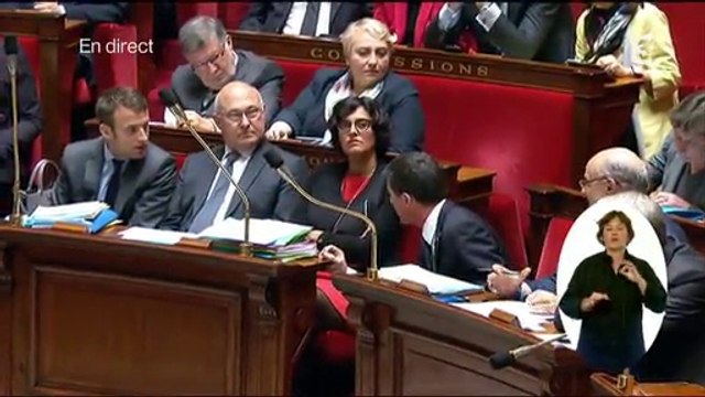 Emmanuel Macron se fait pourrir par Manuel Valls à l'Assemblée nationale. Il est colère le premier ministre