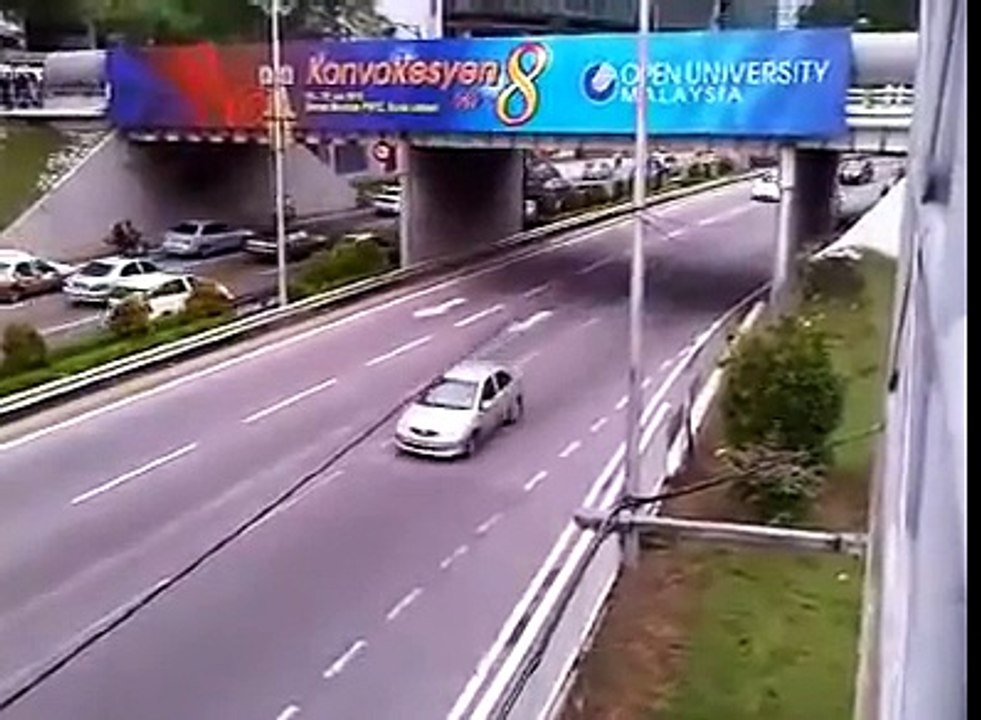 Drift - Police chasing Street Racer on highway. Very Funny. jdm cars imports