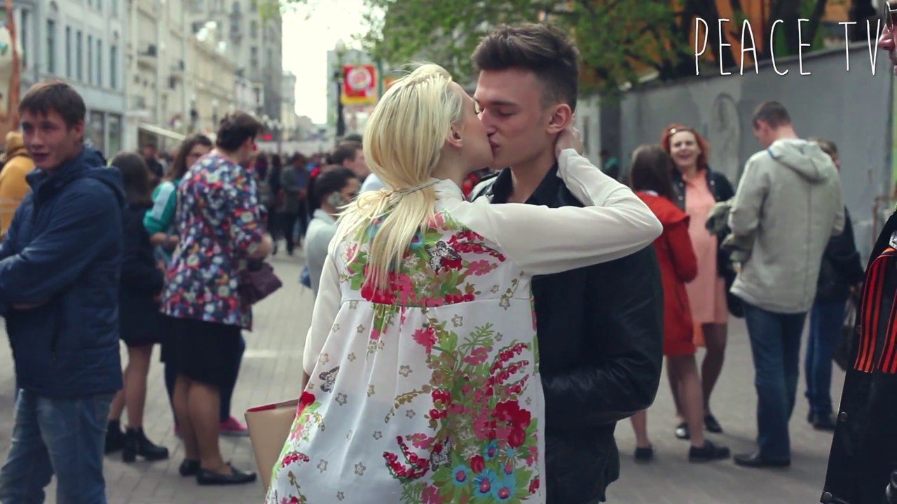 ПОЦЕЛУЙ ПРАНК ОТ ДЕВУШКИ : KISSES FROM THE GIRL PRANK