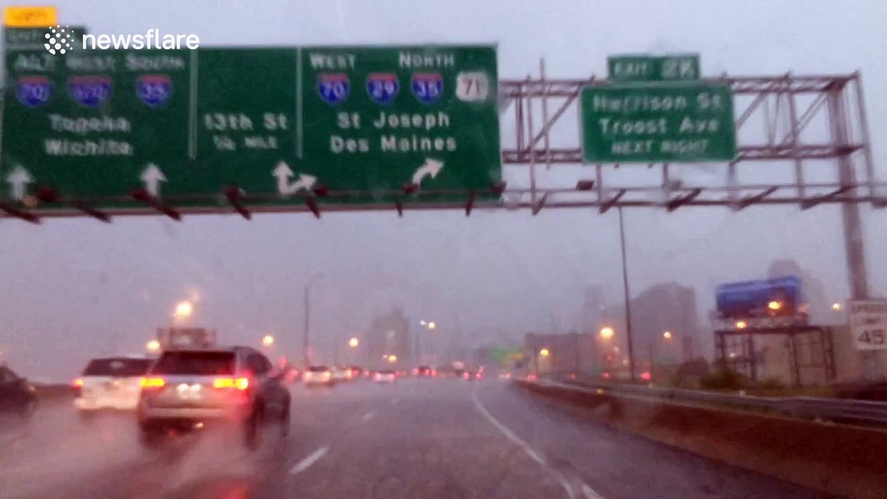 Strong storms moving into Kansas City metro, USA