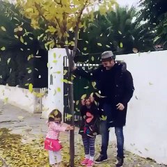 Axel junto a sus hijas