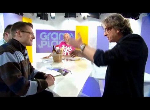 MAGIE ANIMATION POUR SOIREE ENTREPRISE MAGICIEN CLOSE UP TABLE DE TRICHE MAGIE EVENEMENETIELLE FRANCKY TRICHEUR