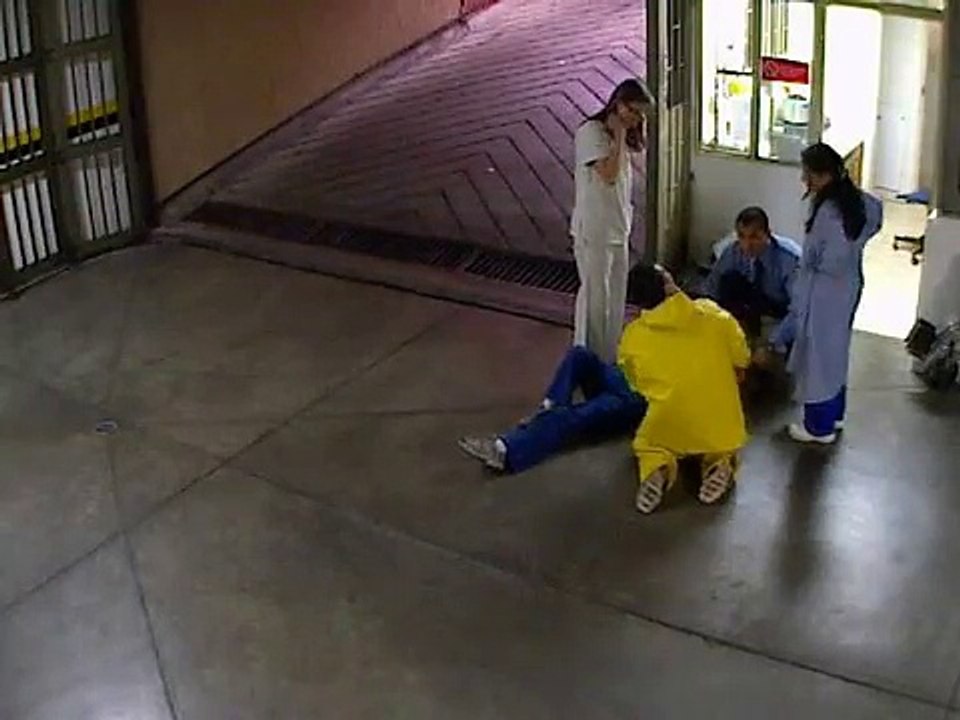 APLASTADA EN ACCIDENTE PUERTA ELECTRICA