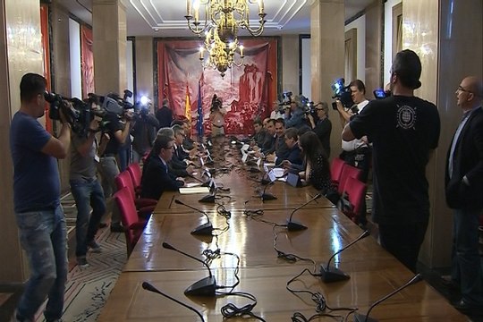 Los partidos fracasan en el intento de recortar gastos