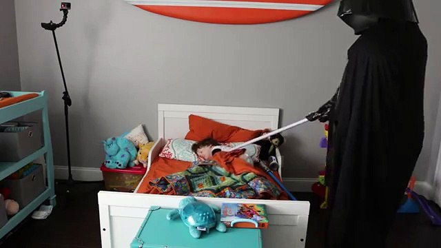 Así fue como un padre asustó a su hijo disfrazado de Darth Vader