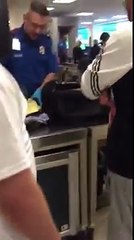 Blague du gode au contrôle de sureté d'un aéroport