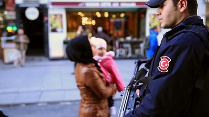 Sinan Akçılfeat Demet Akalın - PolisYanındadır (PolisMarşı)