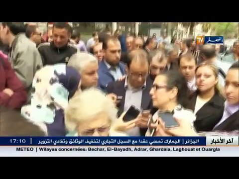 لويزة حنون تعتدي على كاميرا النهار و تمنعها من التصوير