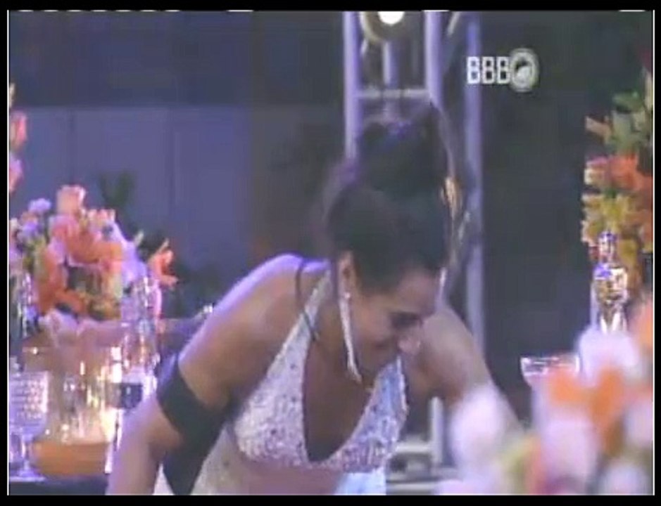 Juniel deitadinhos na festa Celebridade