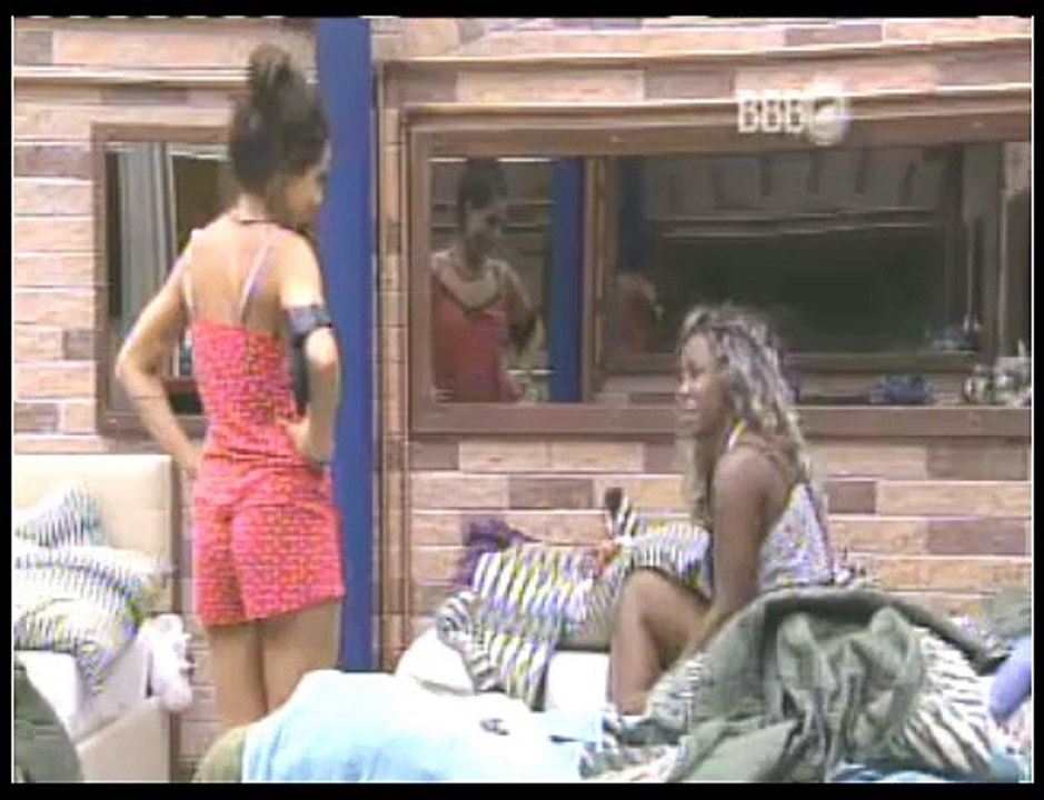 "Ele quer pijama vermelho, pijama vermelho, pijama vermelho"