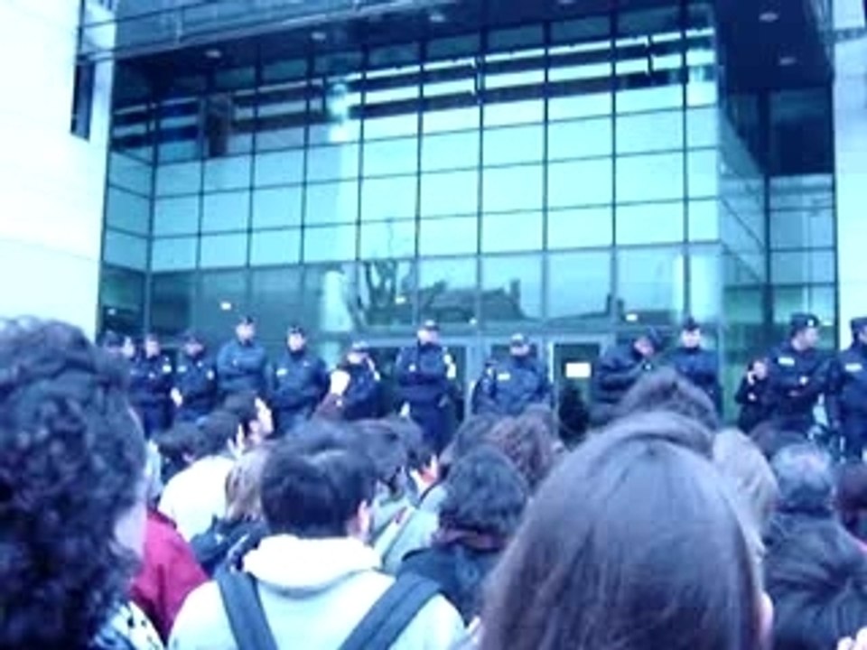 04-05 - Blocage de la gare