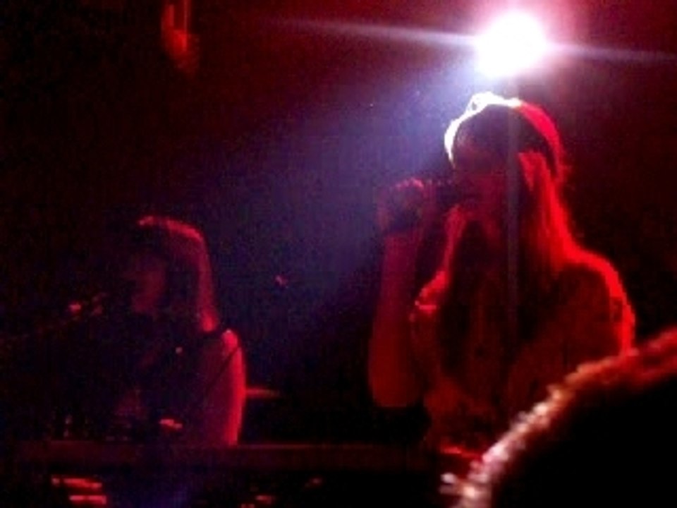 Au Revoir Simone @ Paris (Trabendo) The Way To There 2/2