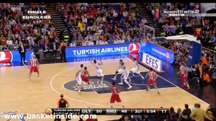 Kyle Hines block mama mia itanlian speaker