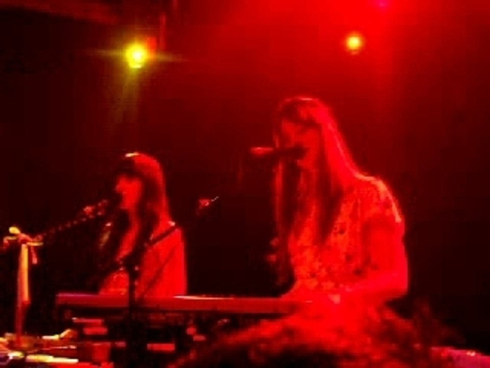 Au Revoir Simone @ Paris (Trabendo) Hurricanes 3/3