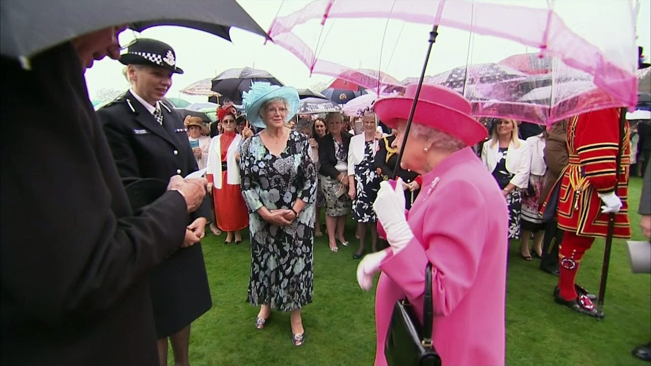 Elizabeth II chama líderes chineses de 'rudes'