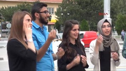 Tokat Ağızlarını Bantlayıp Engellilere Dikkat Çektiler