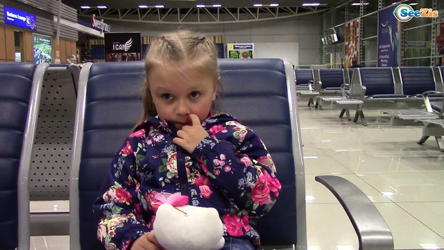 SPIDERMAN. Ярослава и Хелло Китти летят в Турцию. Видео для детей. Hello Kitty Toys. Tiki Taki Kids