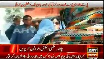 Fight Between Womens and Siasai Workers in Peshawar During Election