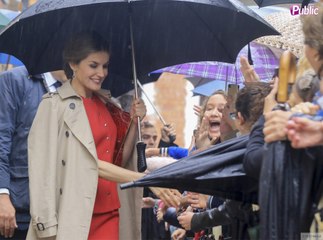 Le roi Felipe VI et Letizia : Disponibles pour la foule malgré la pluie !