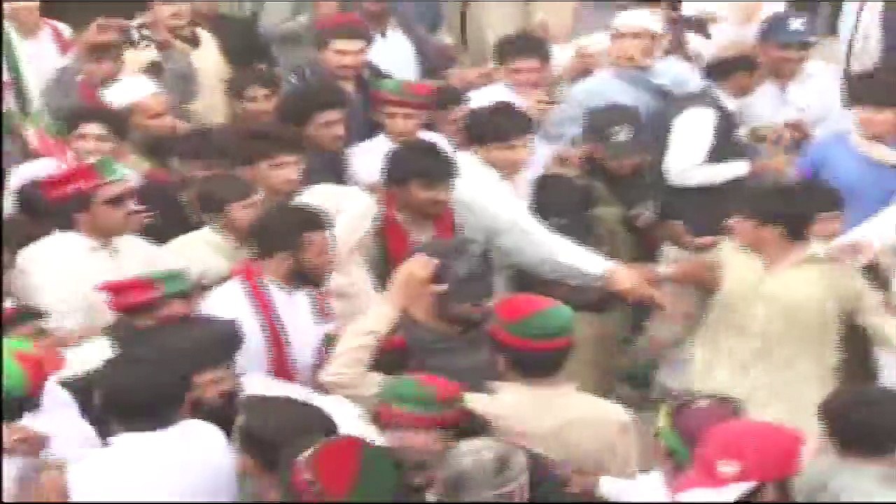 Will Imran Khan Take Action On PTI Worker Misbehaved With Pti MPA Ayesha Gulalai In Bannu Jalsa