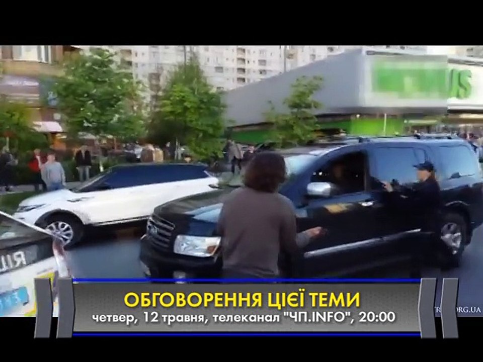 В Киеве патрульные избивали водителя, а народ кричал- ”так ему и надо!”