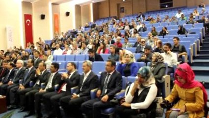 Engelli Şovmen Ayhan Yarıcı, Tek Kişilik Komedi Gösterisi Sergiledi