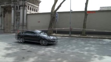 Çırağan Sarayı Girişinde, Şüpheli Poşet Paniği