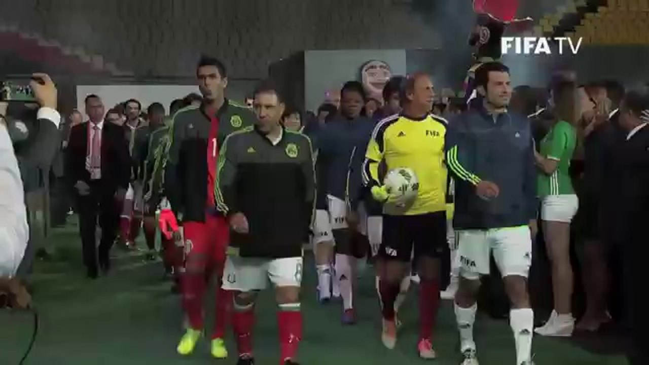 لقطات ابو تريكة  مع فريق نجوم العالم