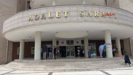 Şanlıurfa?da Lgbti Afişini Yırtan Doktor Hakkında Suç Duyurusu