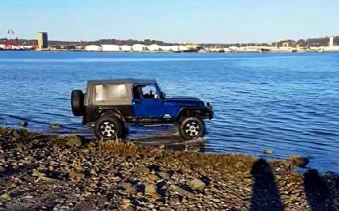 Idiot Goes Off-Roading In His Jeep And You Will Facepalm So Hard