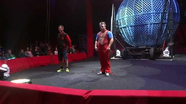 Clown Knocks Out Volunteer from Audience Then Drag Him Away