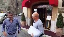 Sampaoli esce dall'Hotel - lalaziosiamonoi.it