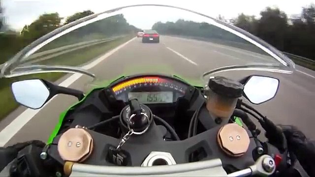 Dodge Challenger SRT8 com 670CV desafia Kawasaki ZX-10R