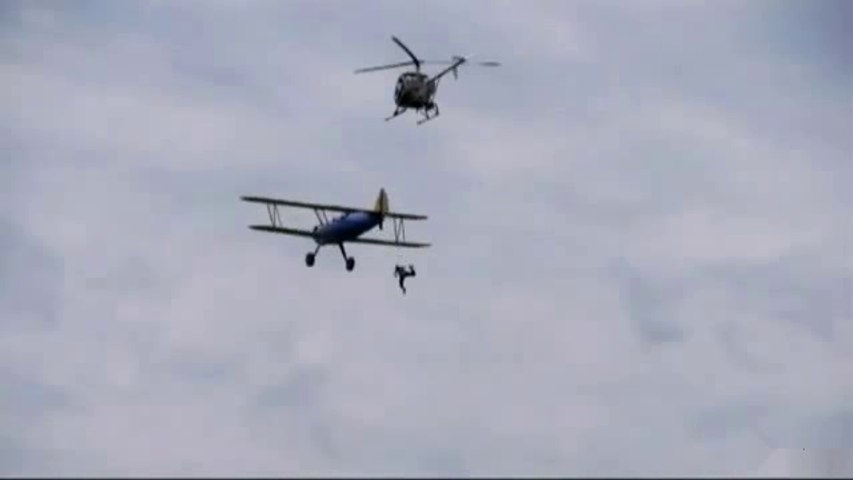 OMG Man falls from plane during Air Show without safety