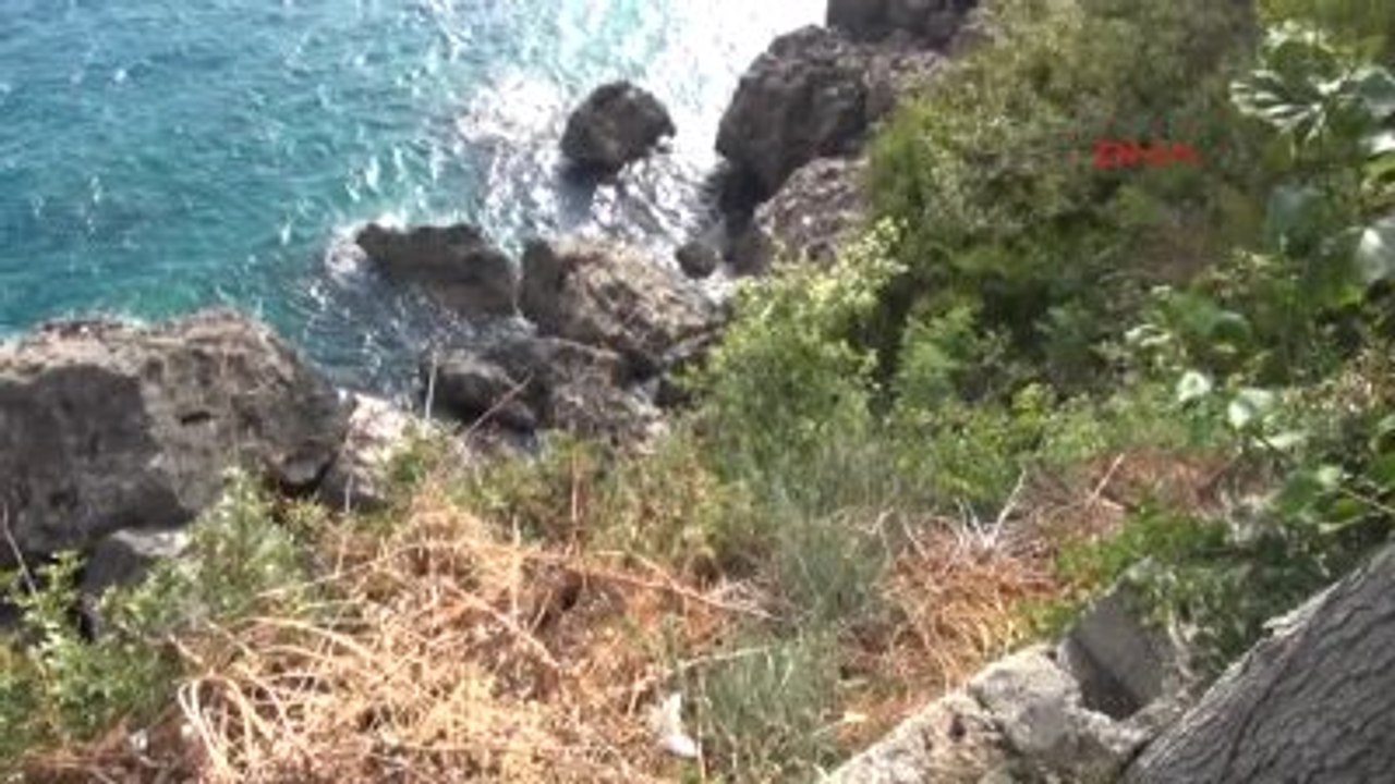 Antalya Falezlerde Erkek Cesedi Bulundu