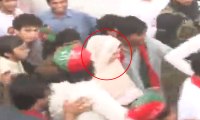 See What Happened With PTI MPA Ayesha Gulalai In Bannu Jalsa