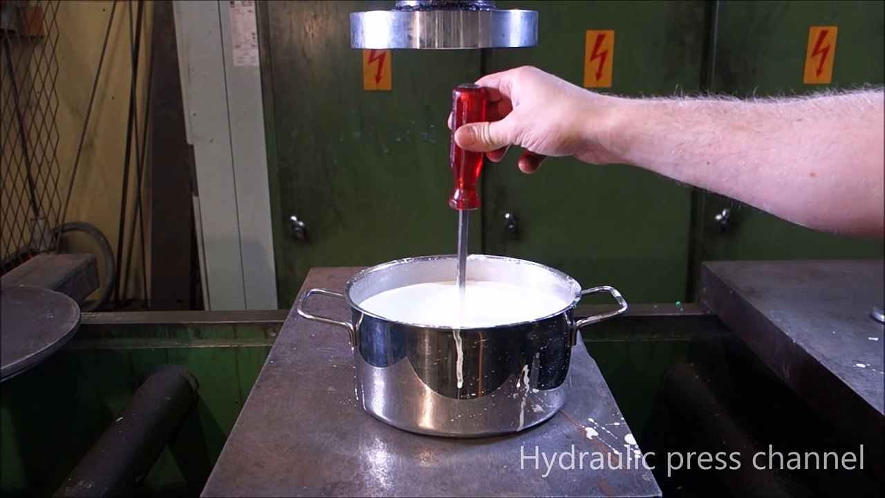 Crushing non-newtonian fluid with hydraulic press