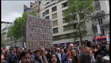 Valls mantiene su reforma laboral ante el frente parlamentario y sindical