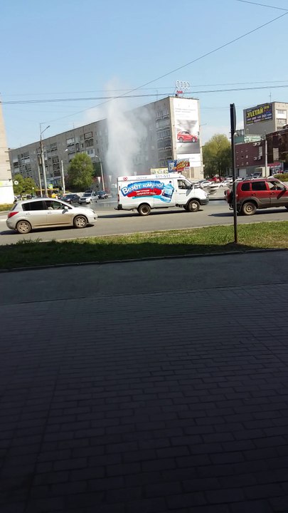 Damaged Pipeline Becomes Water Fountain in Middle of Street