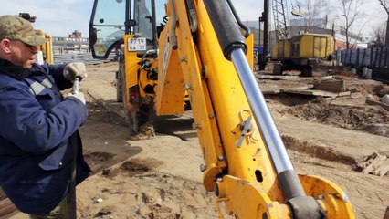 JCB-3СХD-НМ380 - экскаватор-погрузчик с гидромолотом (замена оборудования)