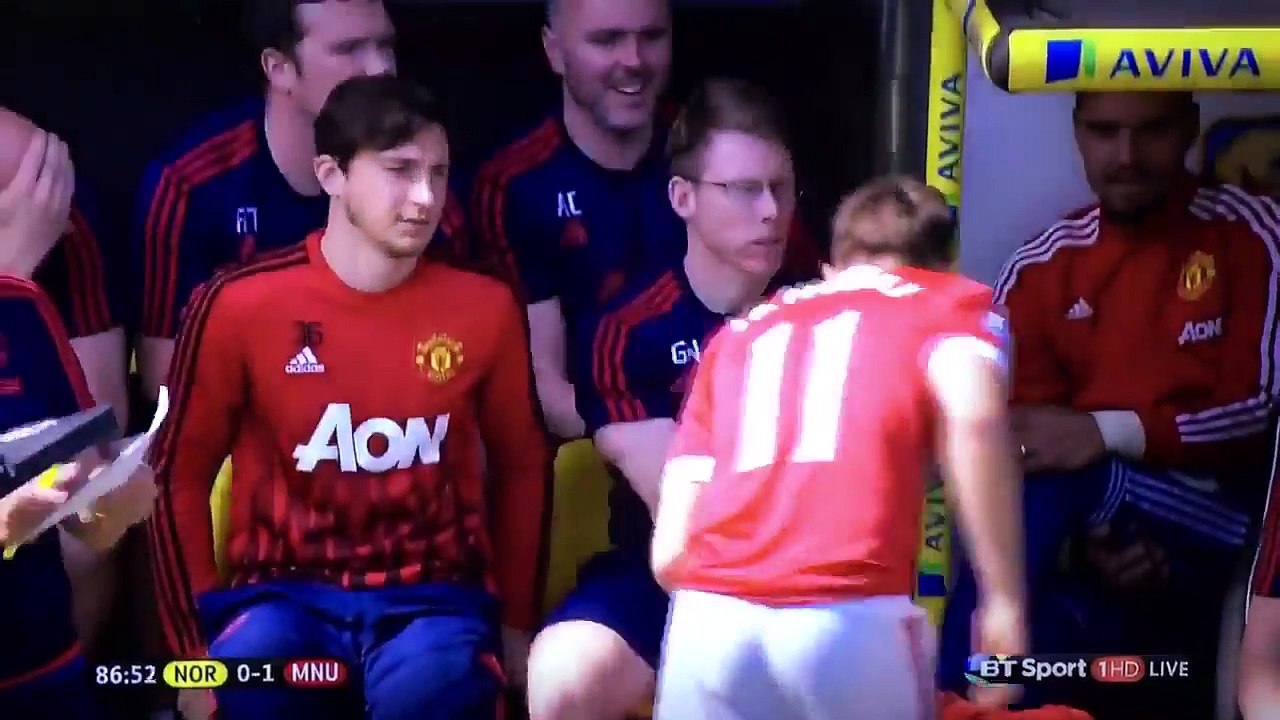 Anthony Martial laughing at Adnan Januzaj for getting sent back to the bench after warming up