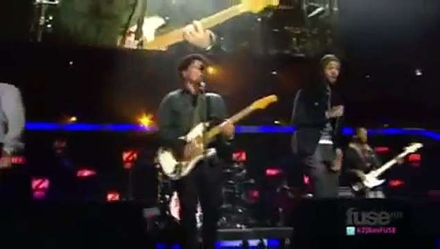 Bruno Mars - Billionaire (feat. Travie McCoy) Just The Way You Are - Z100's Jingle Ball 2010