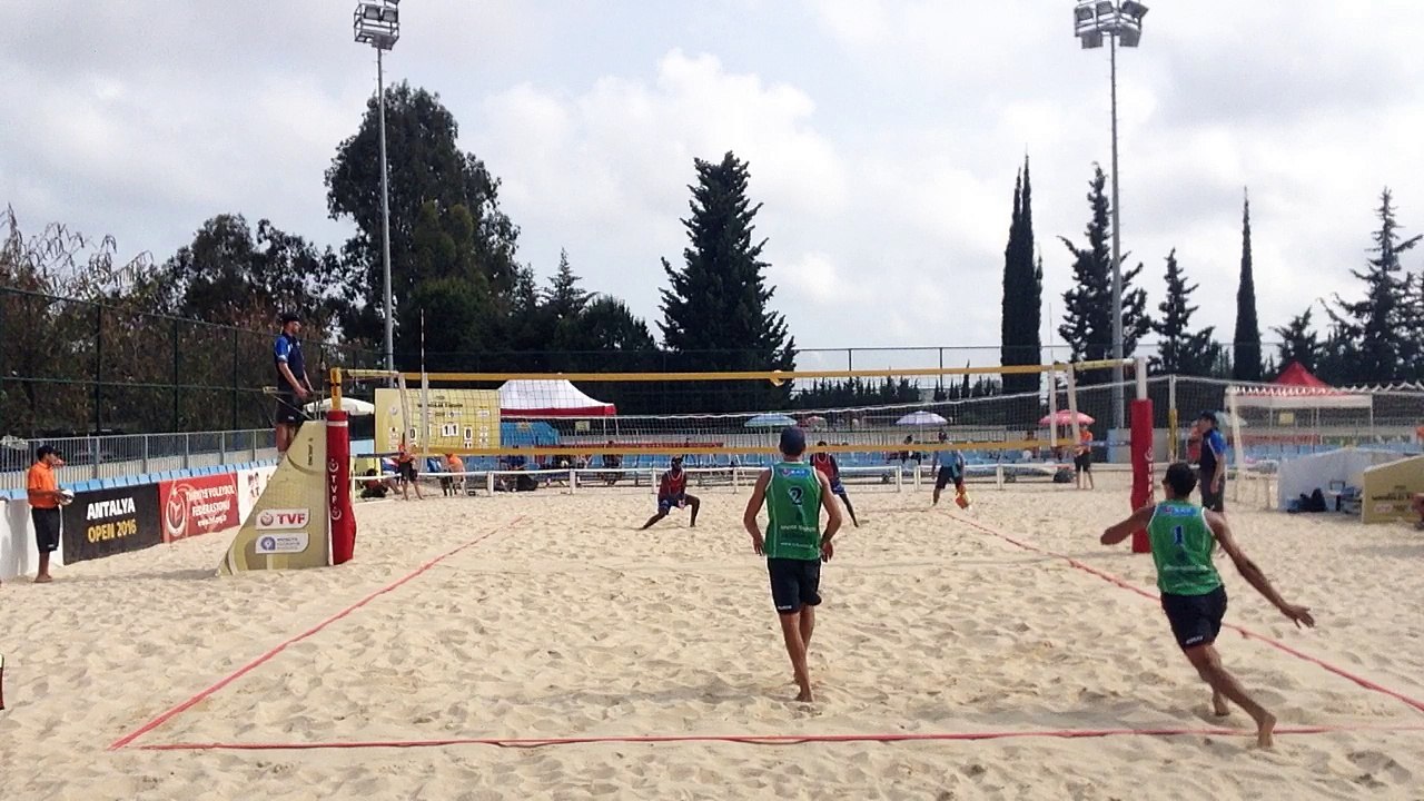 2 RK vs QAT 2-0 Júlio/Ahmed Tijan 2-0 (21-17, 21-14)