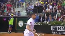 Totti si dà al tennis al Foro Italico, scende in campo per beneficenza.