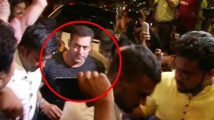 Salman Khan MOBBED At Tiger Shroff's Baaghi Success Party