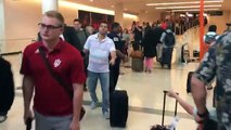 Longue file d'attente dans un aéroport