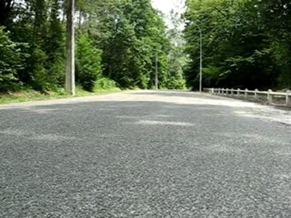 Dérapage, première.