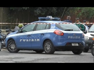 Скачать видео: Napoli - Uomo ucciso in un agguato a Soccavo (12.05.16)